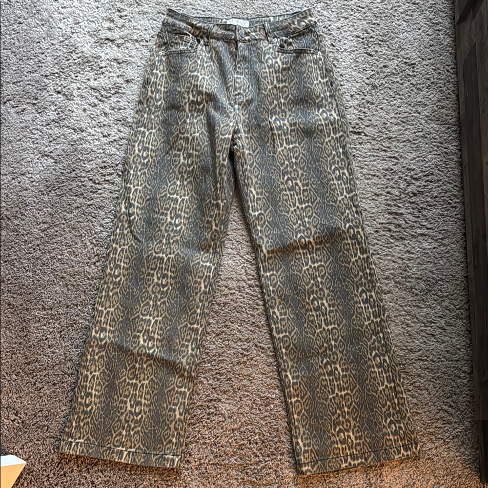 Amazon Womens Straight-Leg Jeans in Leopard Print - Taupe & Beige